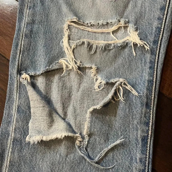 Levi’s 501 tapered button fly jeans Ripped knees Light wash Women’s size 26 - Picture 4 of 15